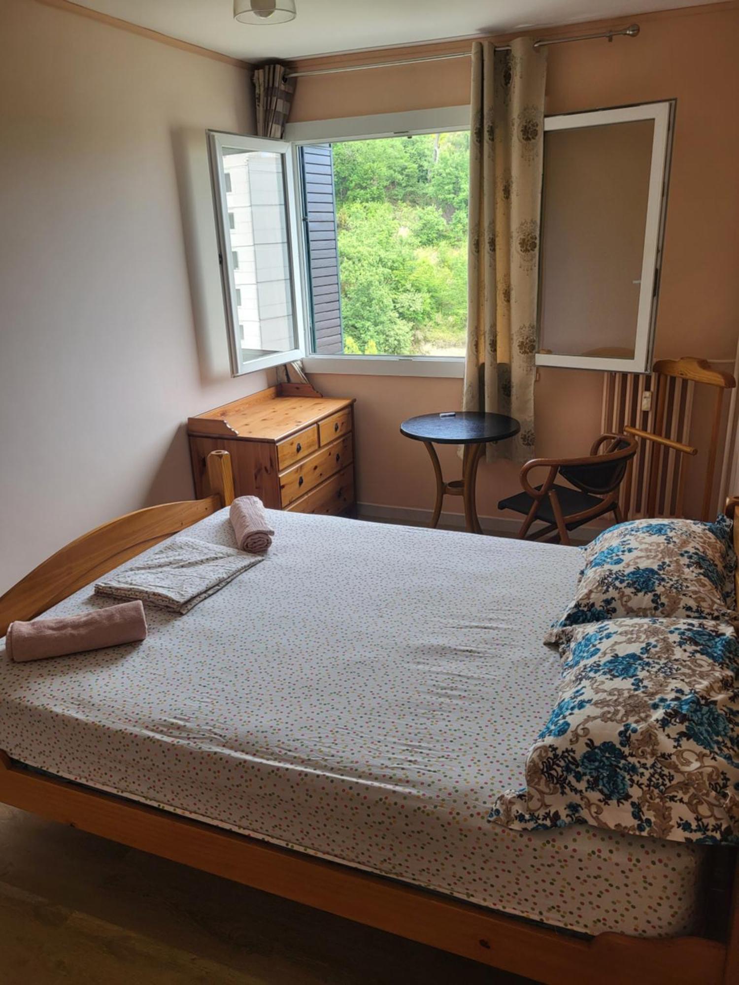 Privatunterkunft Private Room-1 In Hannana Apartment- 2 Min Walk To Tram 12 Min To Train Station 15 Min To Massena Place *